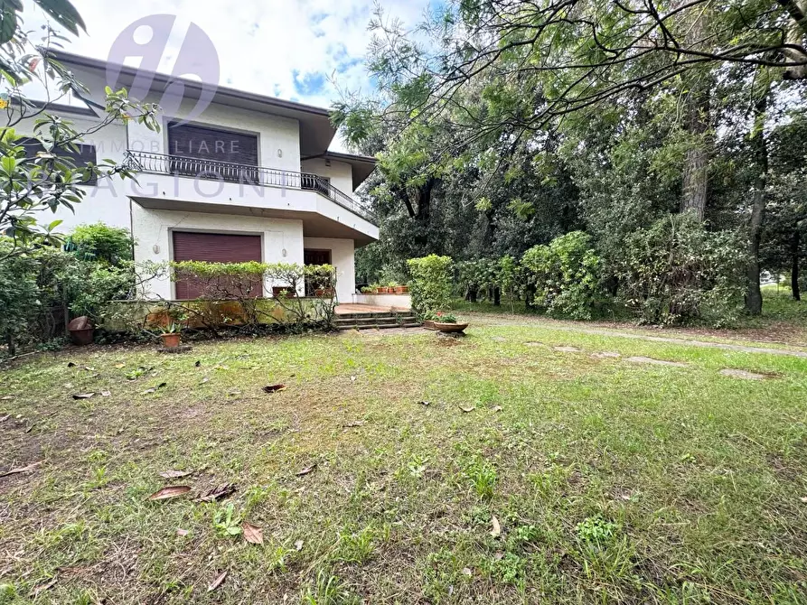 Immagine 2 di Casa bifamiliare in vendita  a Pietrasanta