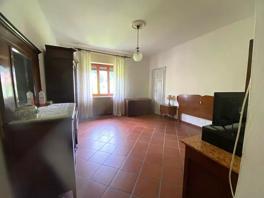 Immagine 6 di Villa in vendita  a Massa