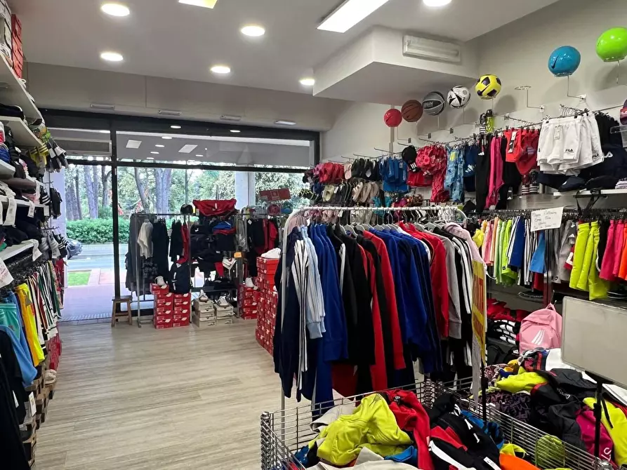 Immagine 5 di Attività commerciale in vendita  a Massa