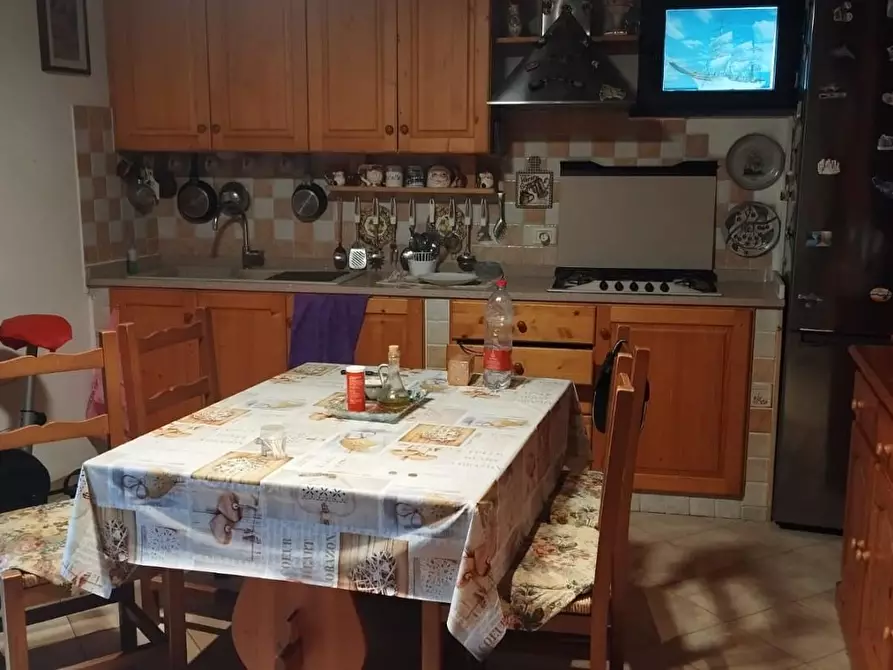 Immagine 1 di Villa in vendita  a Cascina