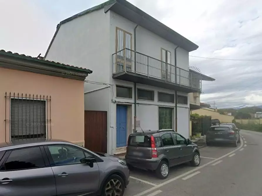 Immagine 2 di Laboratorio in vendita  a Viareggio