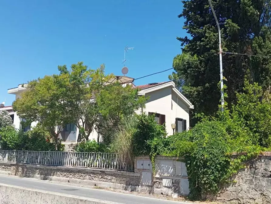 Immagine 1 di Villa in vendita  a Colle Di Val D'elsa