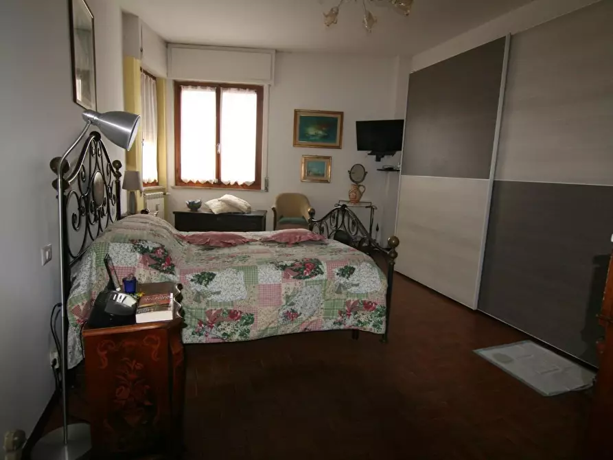 Immagine 10 di Appartamento in vendita  a Carrara