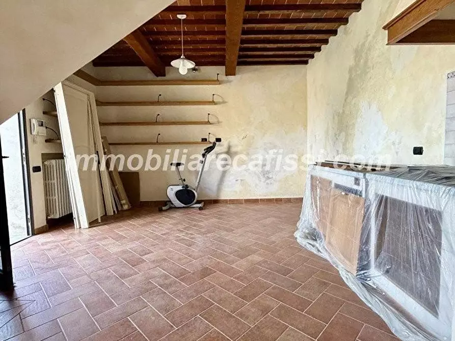 Immagine 4 di Casa colonica in vendita  a Carmignano