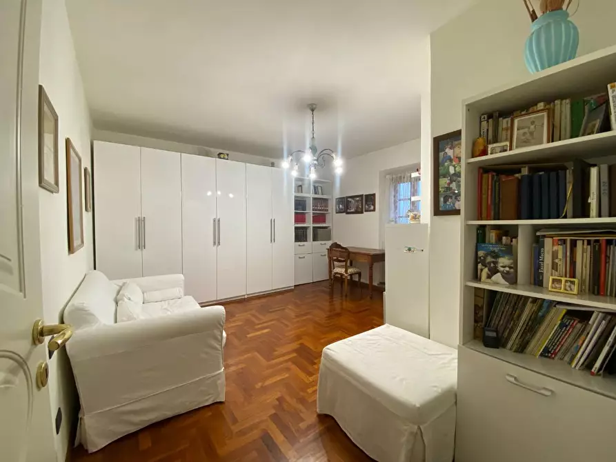 Immagine 16 di Casa colonica in vendita  a Carmignano