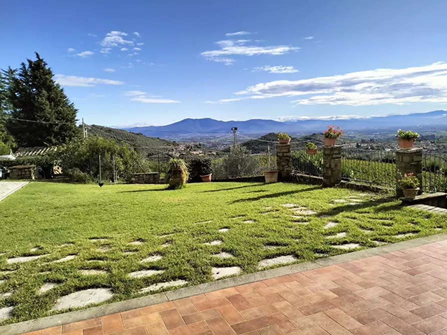 Immagine 29 di Casa colonica in vendita  a Carmignano