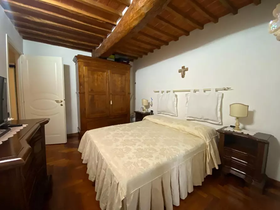 Immagine 22 di Casa colonica in vendita  a Carmignano