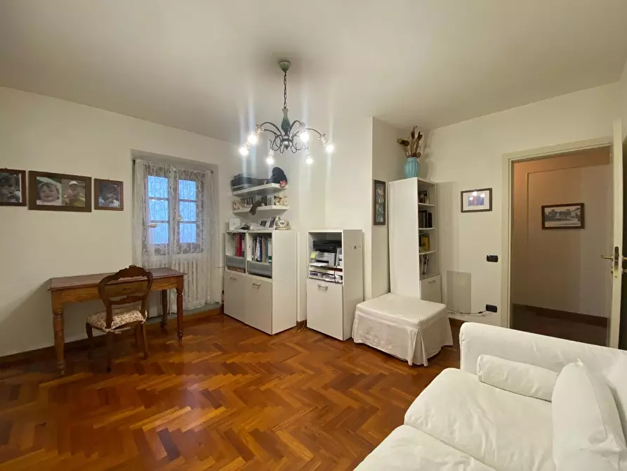 Immagine 18 di Casa colonica in vendita  a Carmignano