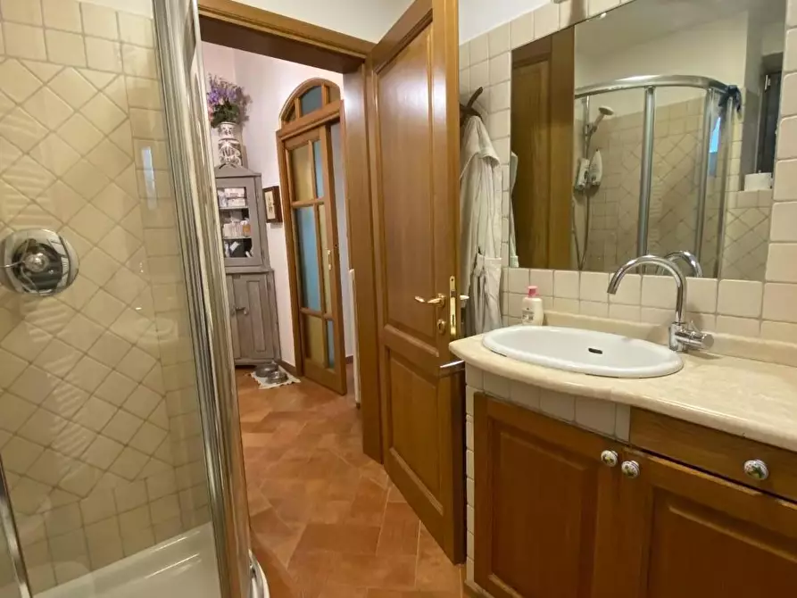 Immagine 13 di Casa colonica in vendita  a Carmignano