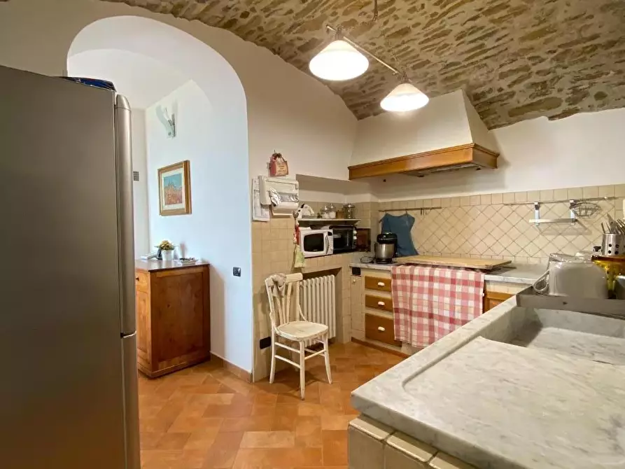 Immagine 5 di Casa colonica in vendita  a Carmignano