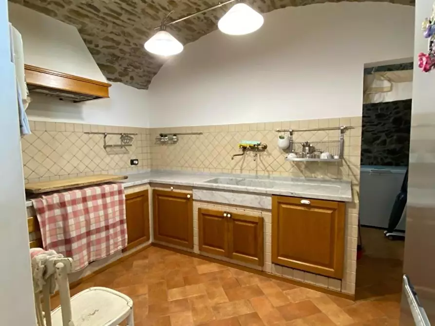 Immagine 8 di Casa colonica in vendita  a Carmignano