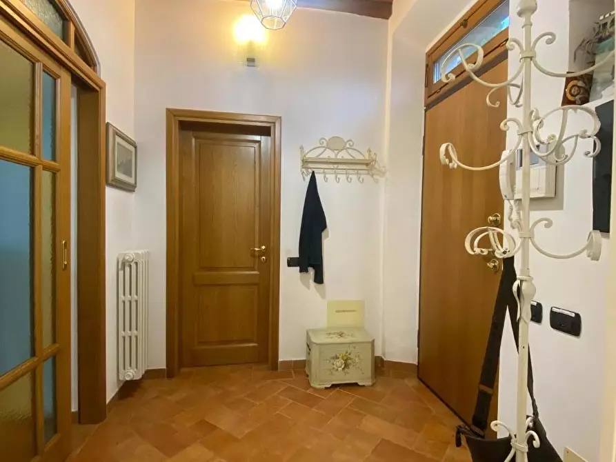 Immagine 11 di Casa colonica in vendita  a Carmignano