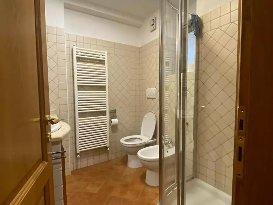 Immagine 12 di Casa colonica in vendita  a Carmignano