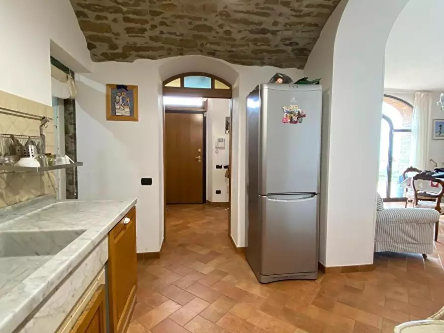 Immagine 6 di Casa colonica in vendita  a Carmignano