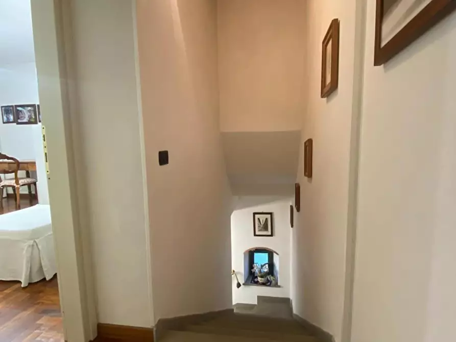 Immagine 14 di Casa colonica in vendita  a Carmignano