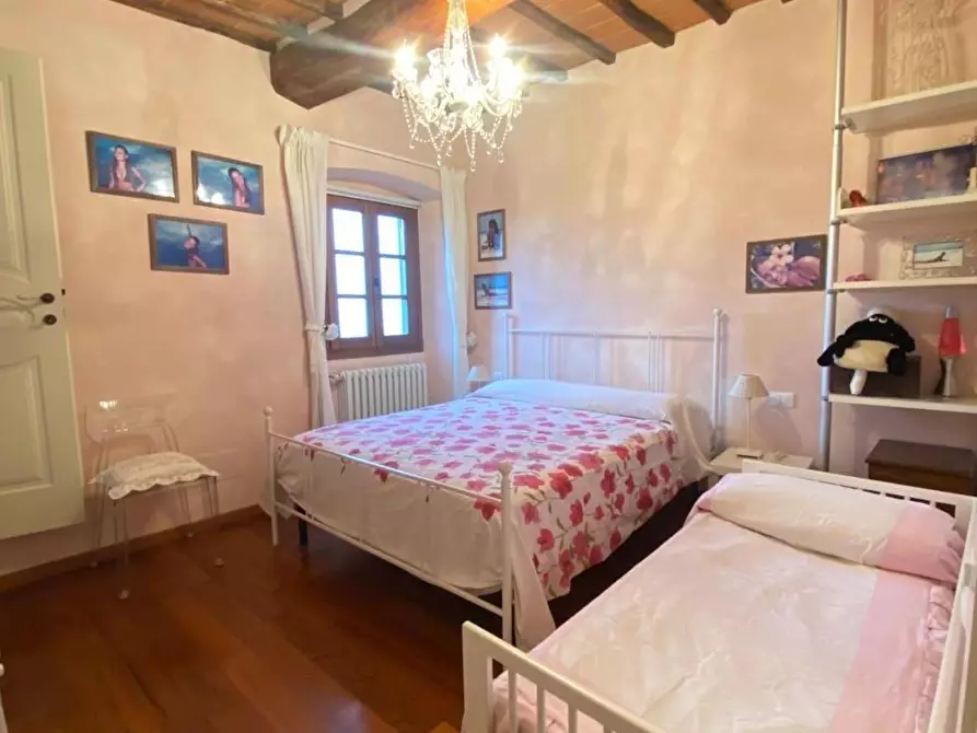 Immagine 24 di Casa colonica in vendita  a Carmignano