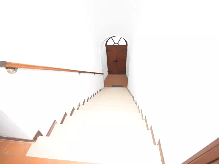 Immagine 5 di Appartamento in vendita  a Lucca