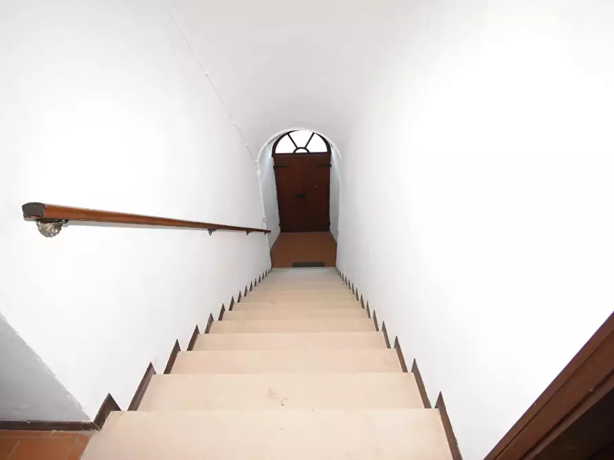 Immagine 6 di Appartamento in vendita  a Lucca