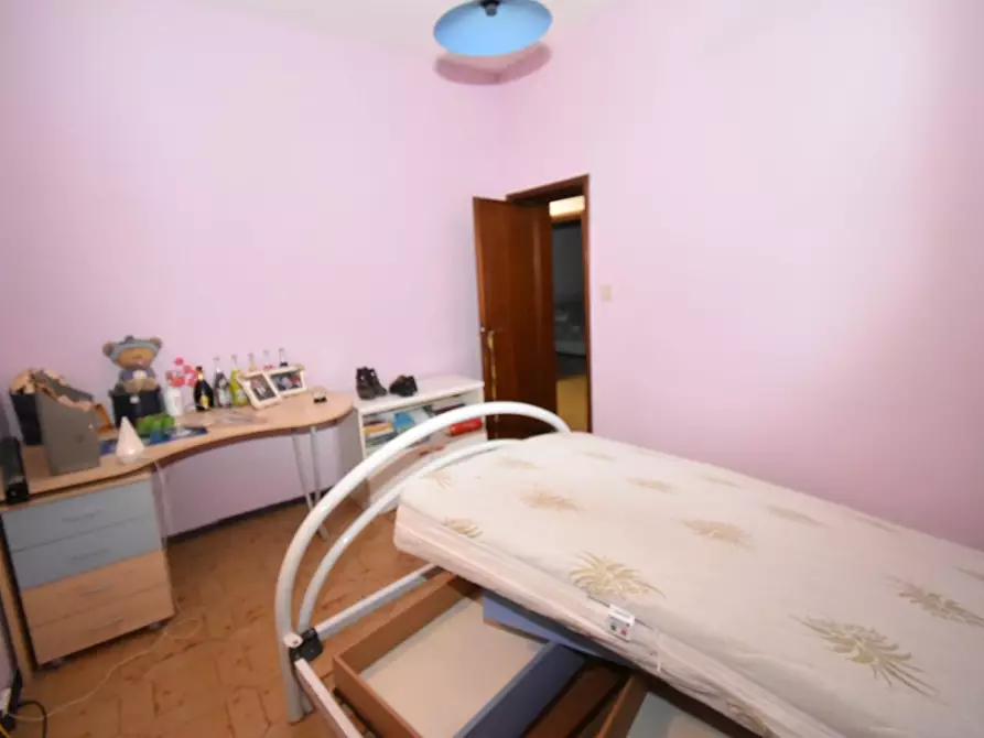 Immagine 35 di Appartamento in vendita  a Lucca