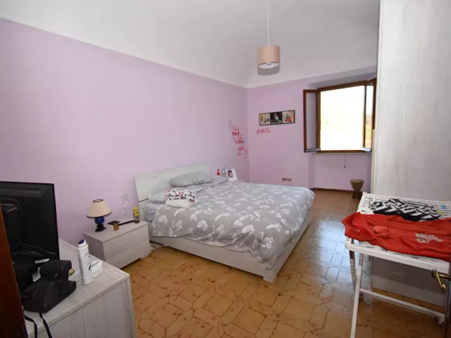 Immagine 12 di Appartamento in vendita  a Lucca