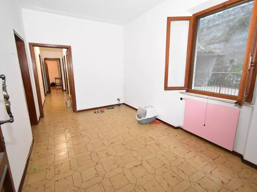 Immagine 2 di Appartamento in vendita  a Lucca