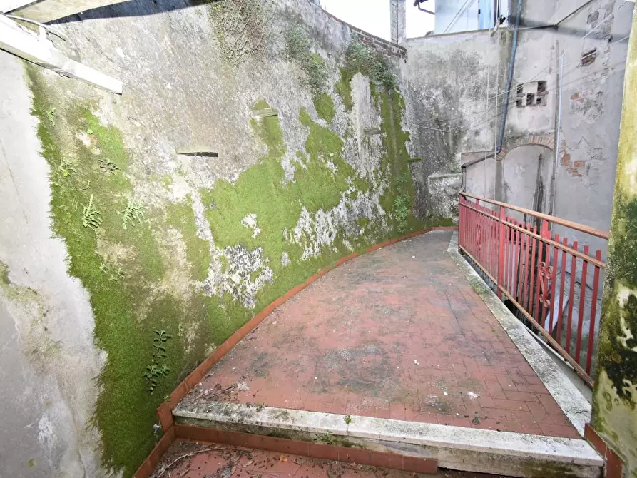 Immagine 22 di Appartamento in vendita  a Lucca