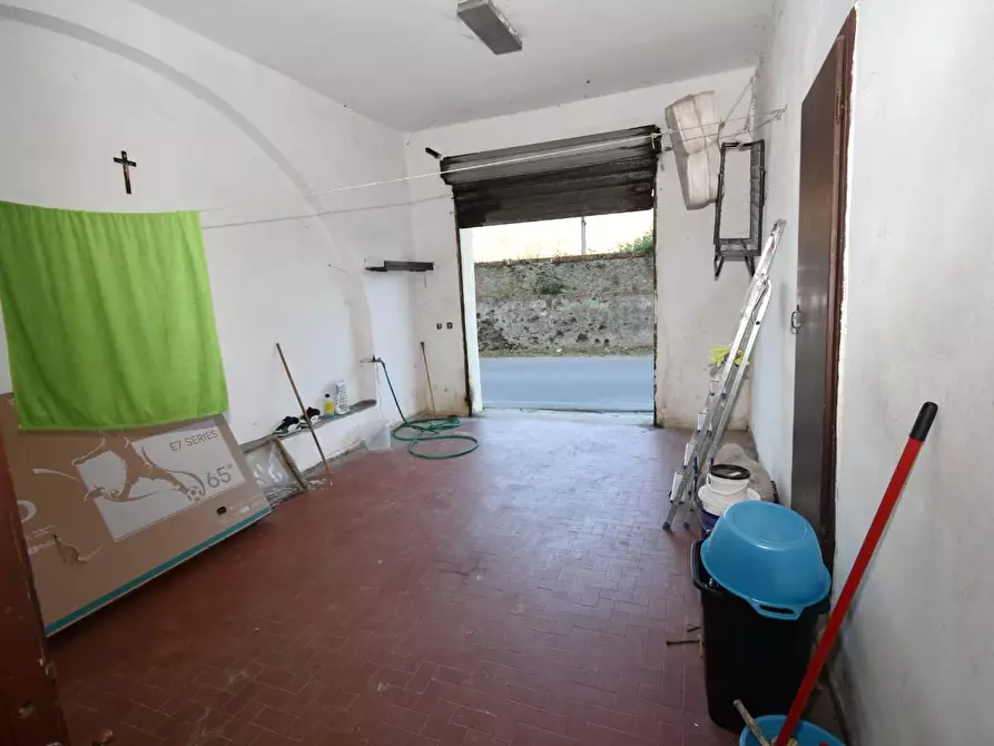 Immagine 41 di Appartamento in vendita  a Lucca