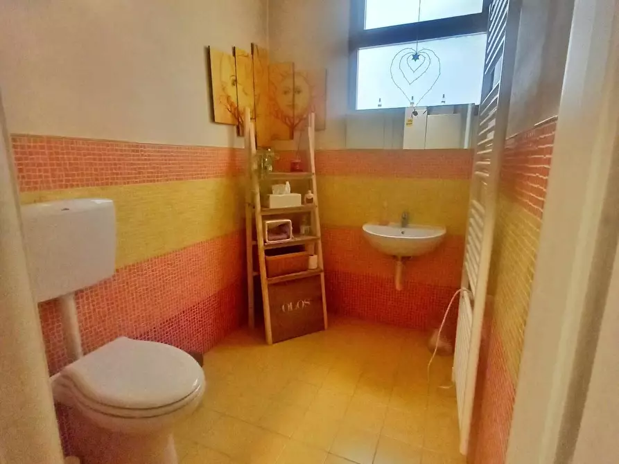 Immagine 23 di Attività commerciale in vendita  a Fucecchio