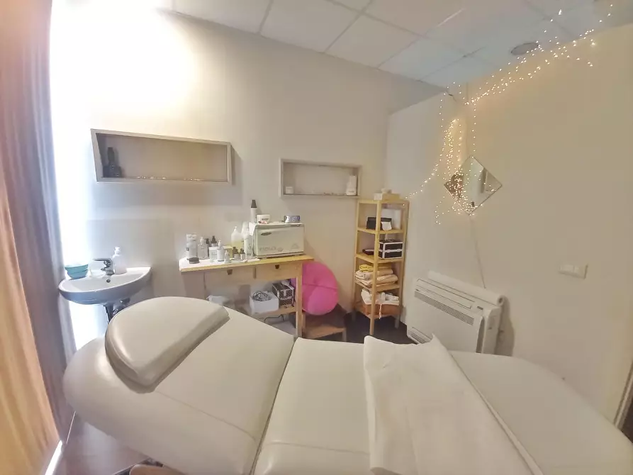 Immagine 20 di Attività commerciale in vendita  a Fucecchio