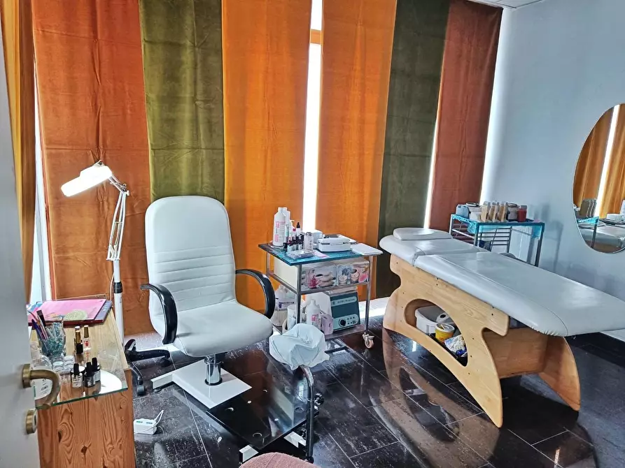 Immagine 11 di Attività commerciale in vendita  a Fucecchio