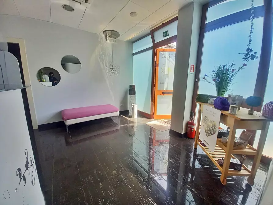 Immagine 2 di Attività commerciale in vendita  a Fucecchio