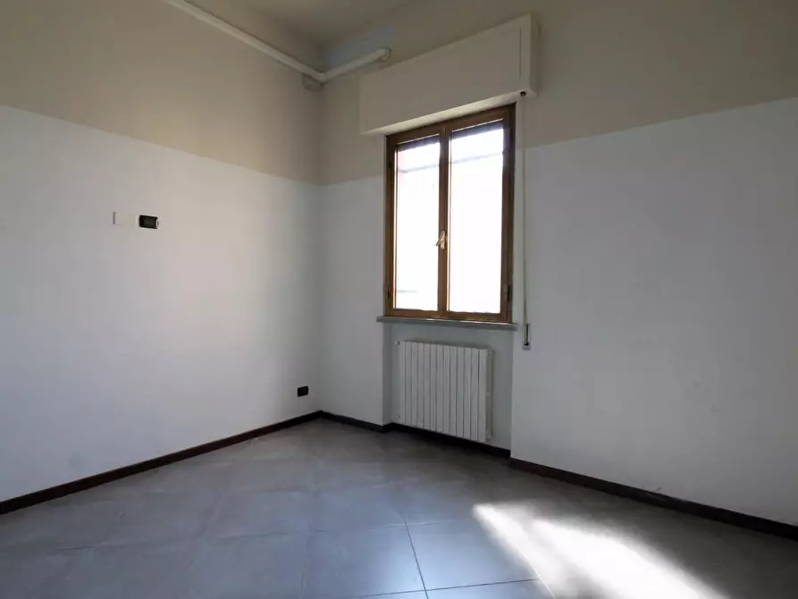 Immagine 6 di Locale commerciale in affitto  a Capannori