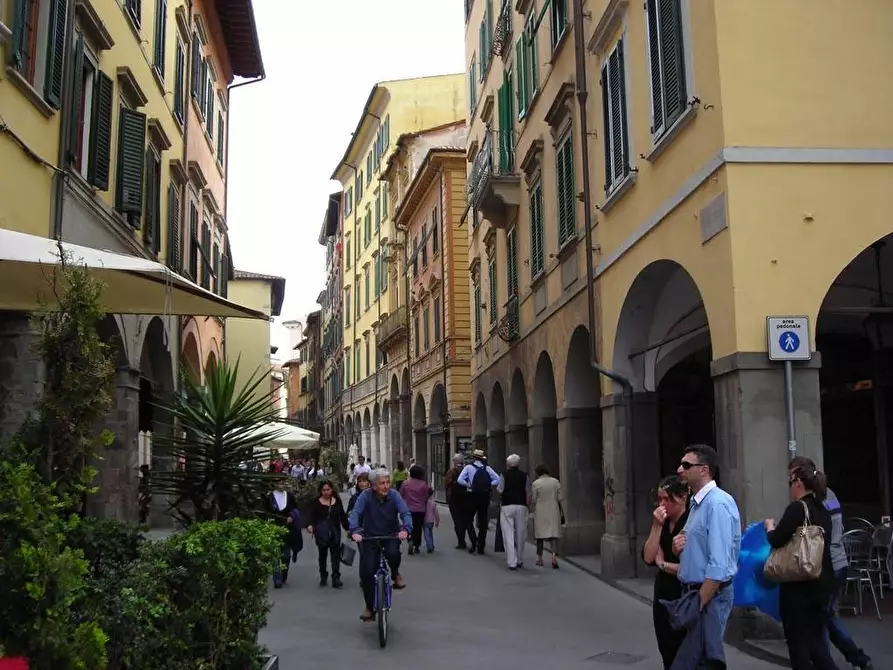 Immagine 1 di Locale commerciale in affitto  a Pisa