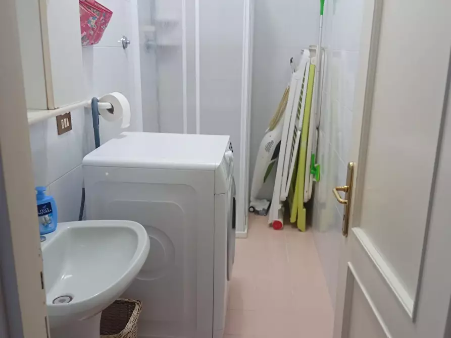 Immagine 5 di Appartamento in vendita  a Livorno