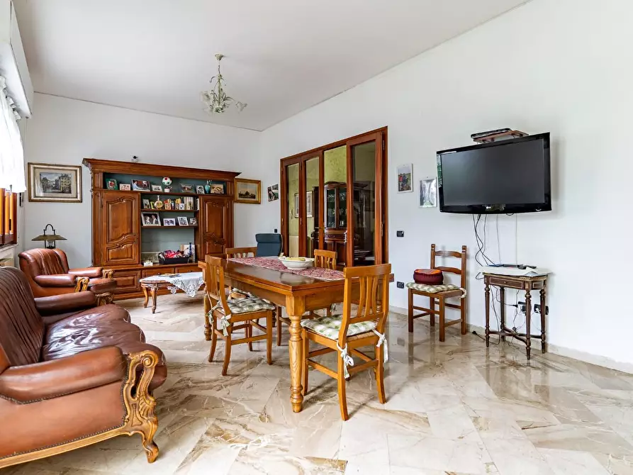 Immagine 5 di Villa in vendita  a Fucecchio