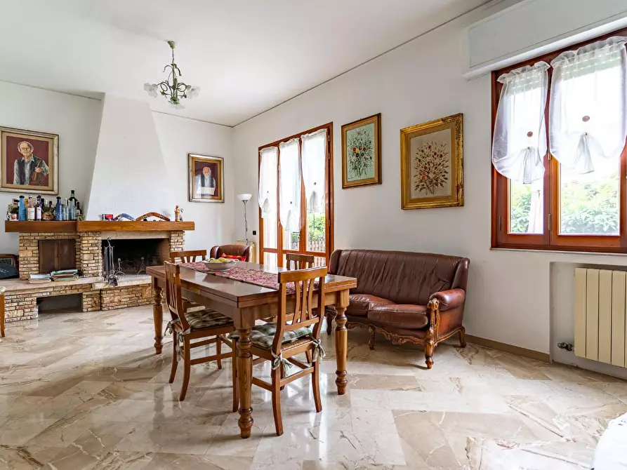 Immagine 3 di Villa in vendita  a Fucecchio