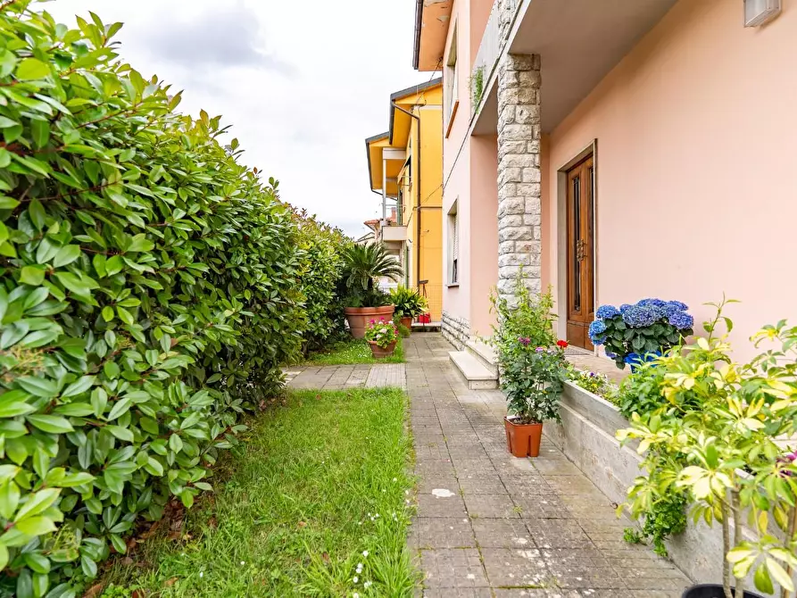 Immagine 20 di Villa in vendita  a Fucecchio