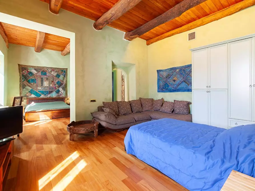 Immagine 13 di Casa colonica in vendita  a Lucca