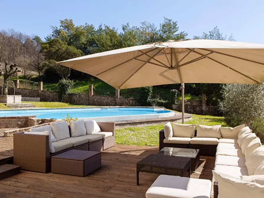 Immagine 6 di Casa colonica in vendita  a Lucca