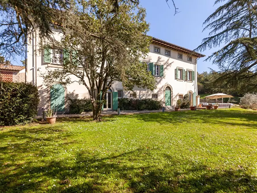 Immagine 3 di Casa colonica in vendita  a Lucca