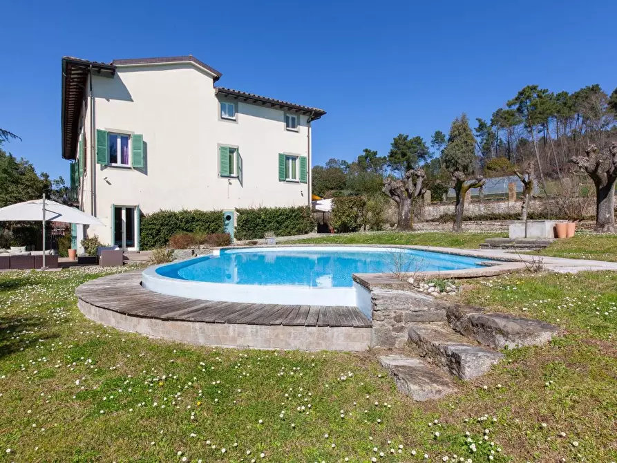 Immagine 5 di Casa colonica in vendita  a Lucca