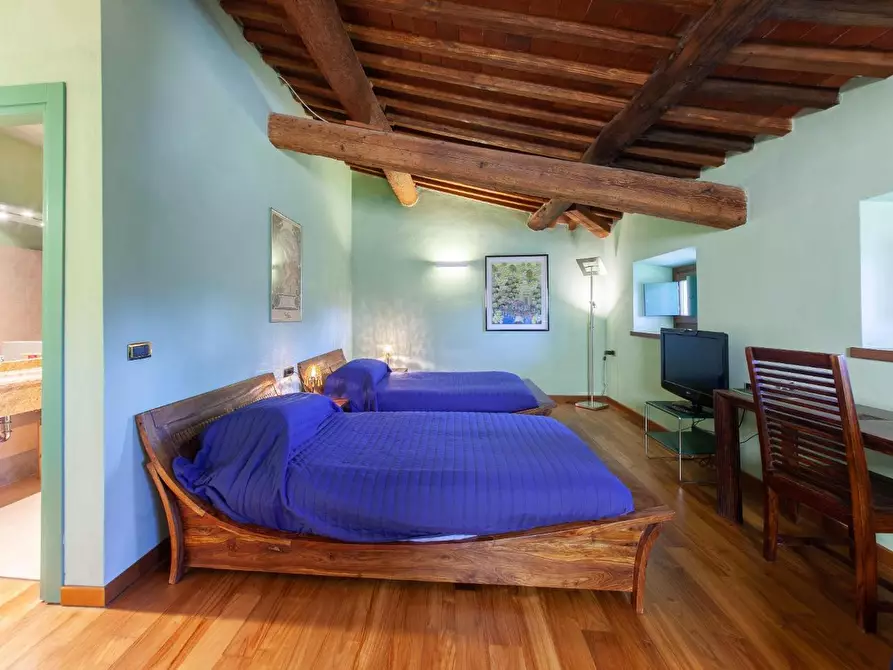 Immagine 20 di Casa colonica in vendita  a Lucca