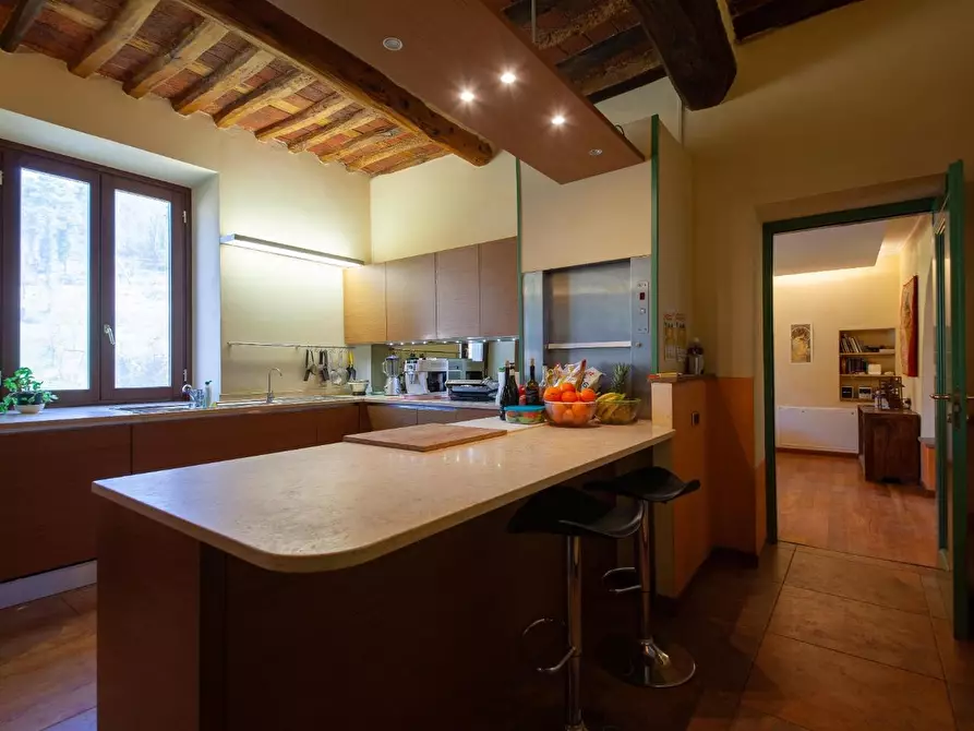 Immagine 8 di Casa colonica in vendita  a Lucca