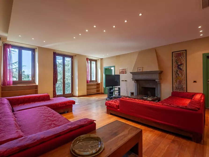 Immagine 9 di Casa colonica in vendita  a Lucca