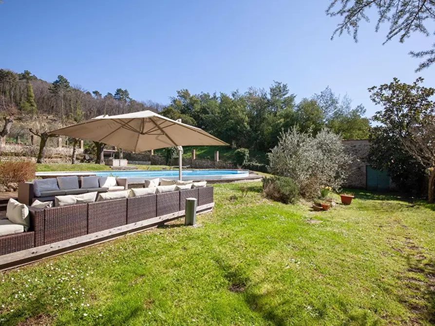 Immagine 4 di Casa colonica in vendita  a Lucca