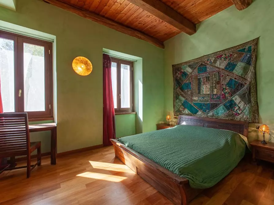 Immagine 14 di Casa colonica in vendita  a Lucca