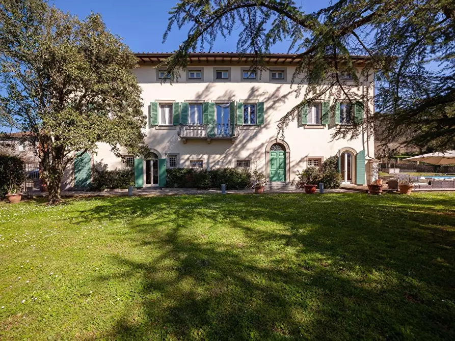 Immagine 2 di Casa colonica in vendita  a Lucca