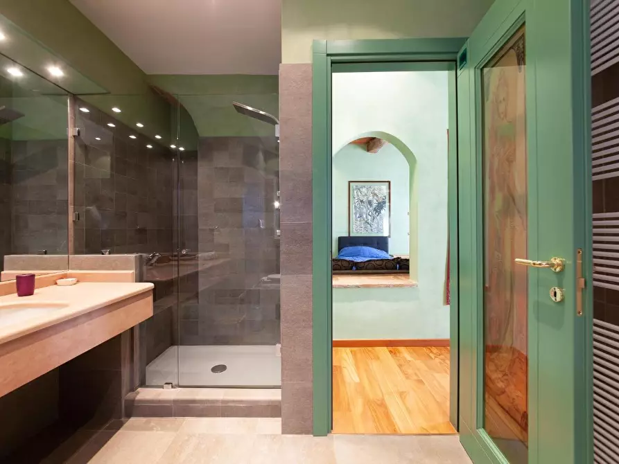 Immagine 15 di Casa colonica in vendita  a Lucca