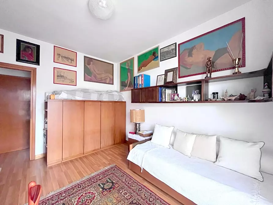 Immagine 11 di Appartamento in vendita  a Massa