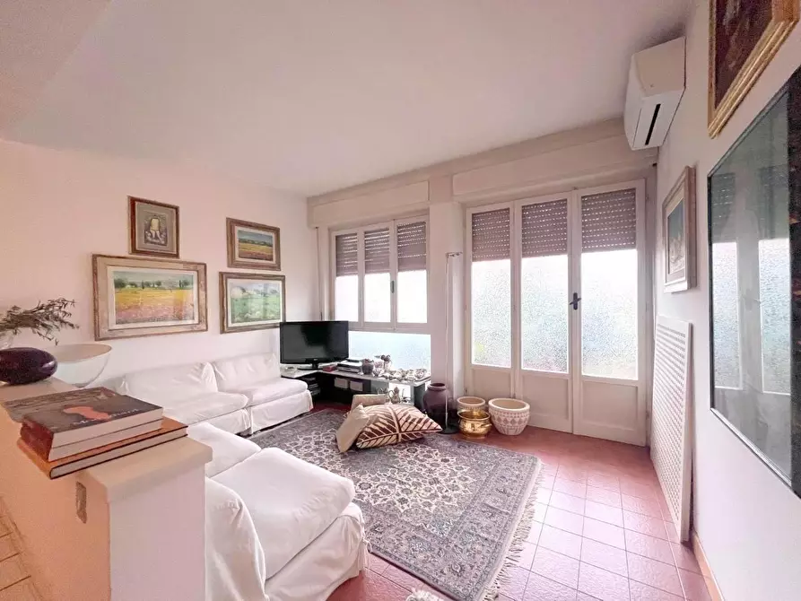 Immagine 4 di Appartamento in vendita  a Massa